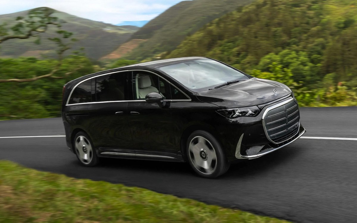 Black Mercedes V-Class Executive VIP, front three-quarter view on a mountain road