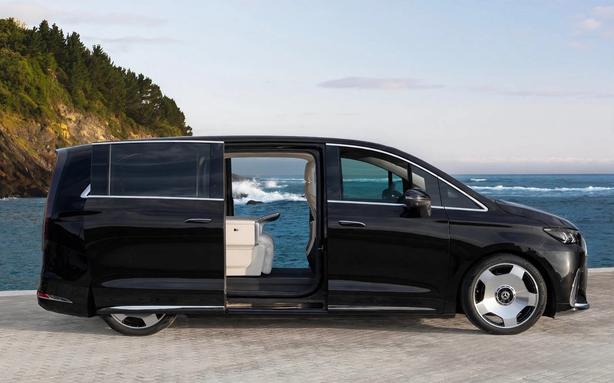 Mercedes V-Class Executive VIP, sliding door open on the 4-seat lounge layout